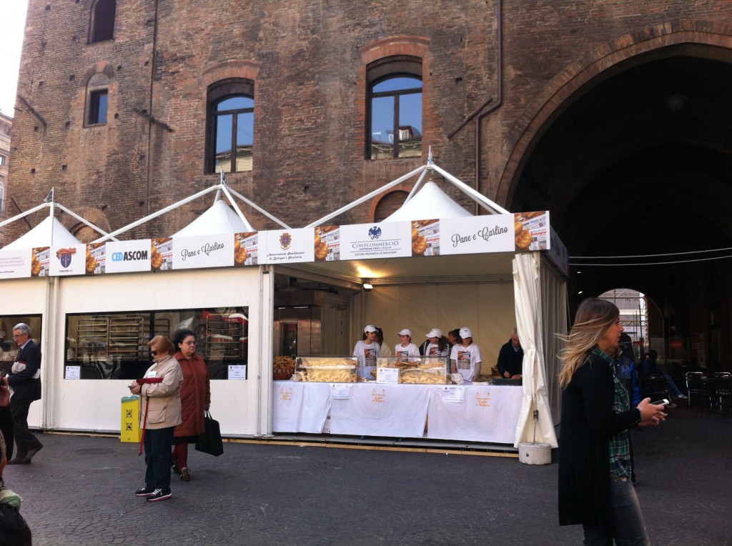 Panificatori Bolognesi davanti a Palazzo Re Enzo
