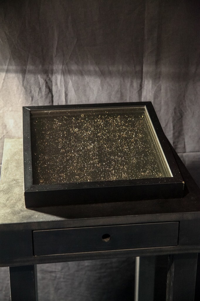 Maurizio Vicere?, Preghiera, fede nuziale ridotta in polvere, 2014,courtesy Galleria ZAK Project Space