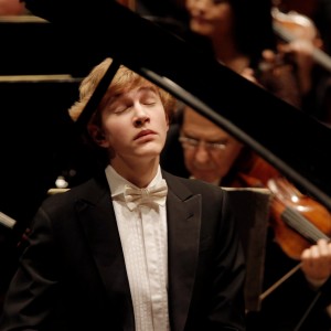 Jan Lisiecki, la nuova stella del pianismo internazionale per Bologna Festival