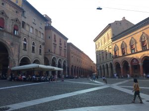 Bologna Summer compilation: passeggiare a Bologna suon di musica
