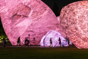 IWAGUMI  DISMISURA in Piazza Maggiore