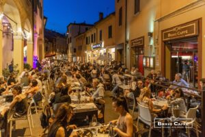 Il Salotto Estivo in via Mascarella